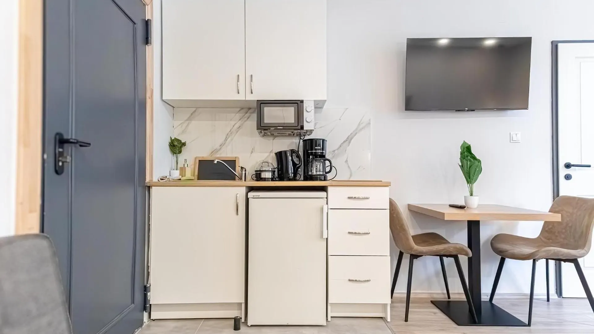 Chic Studio Apartment At 12Th District In Vienna