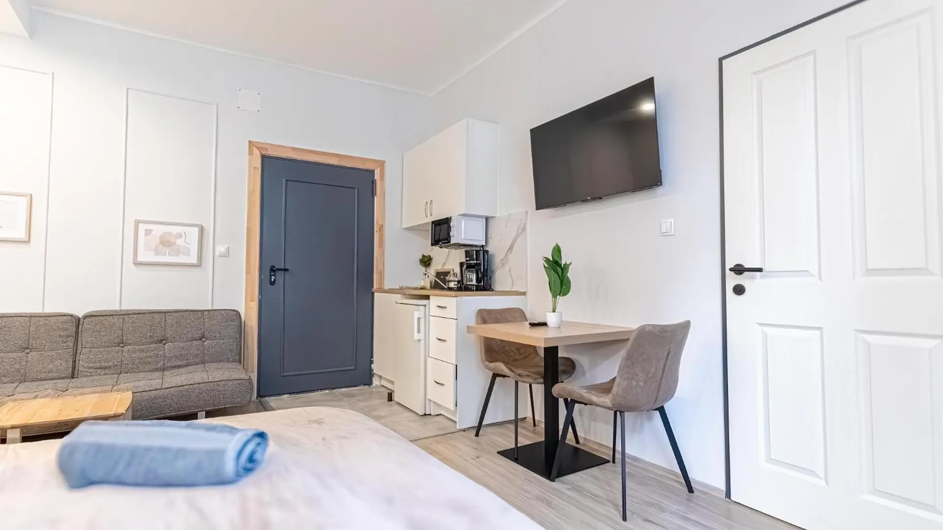 Chic Studio Apartment At 12Th District In Vienna