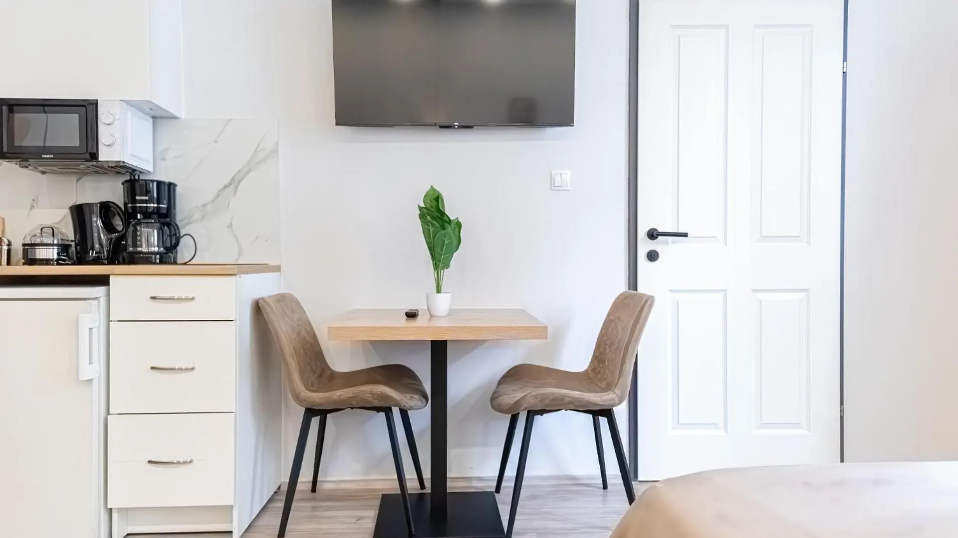 Chic Studio Apartment At 12Th District In Vienna