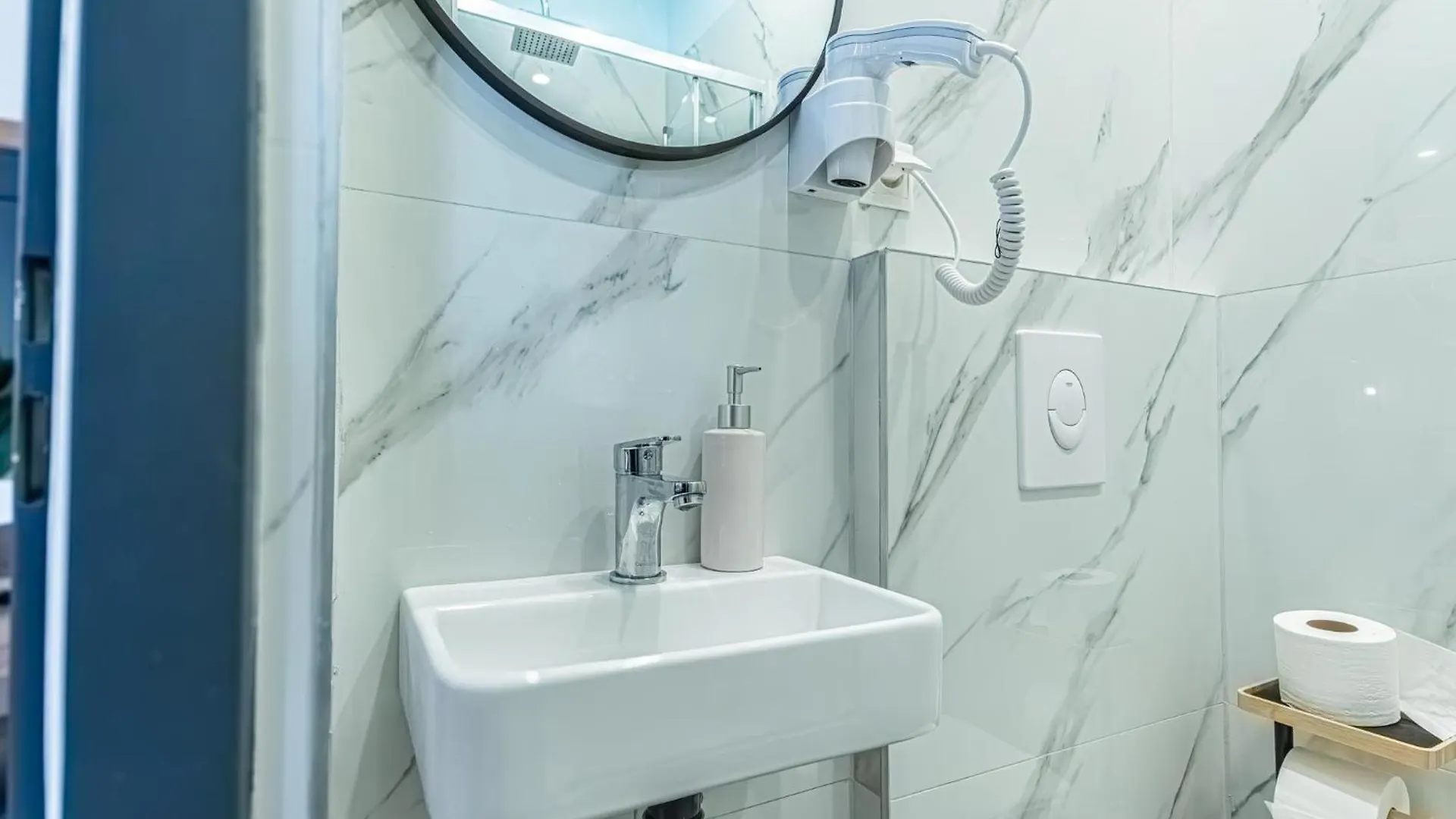 Chic Studio Apartment At 12Th District In Vienna